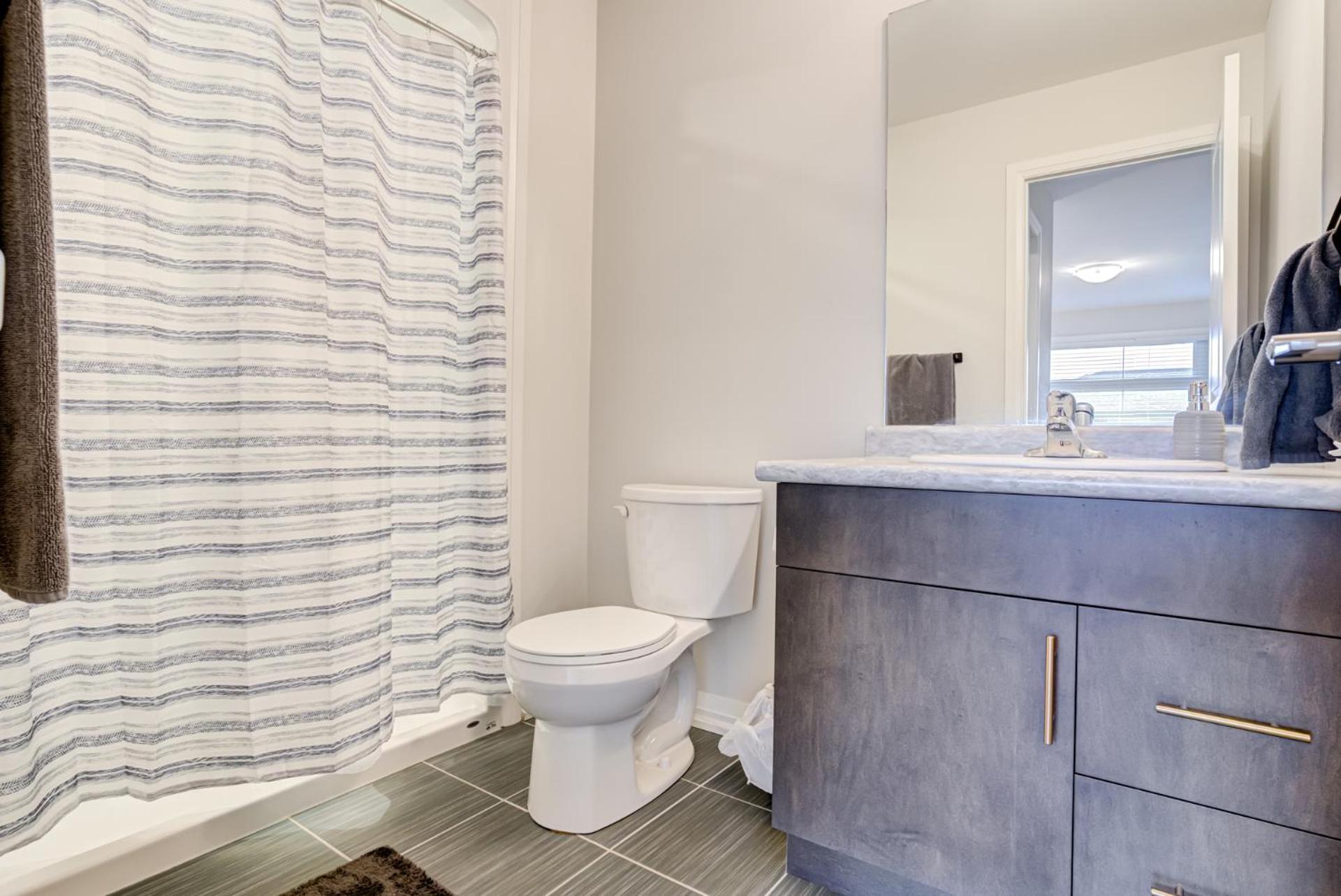 Niagara Falls Luxury Living - 8 Guest House * Niagara Falls