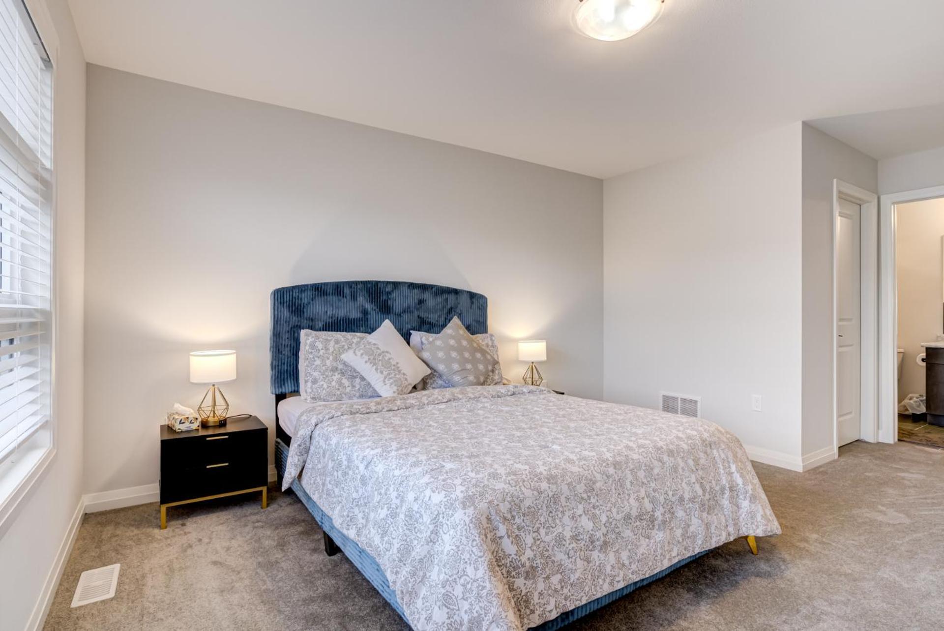 Luxury Living At The Falls - 4 Bed House Holiday home Niagara Falls