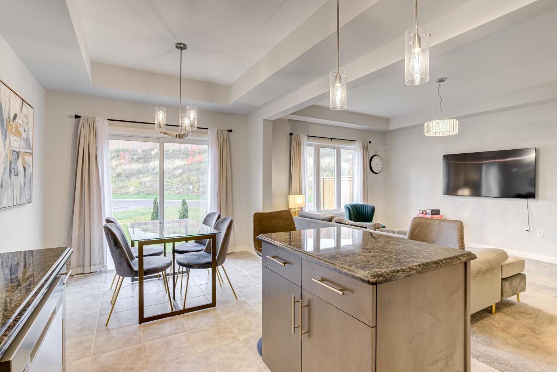 Luxury Living At The Falls - 4 Bed House Holiday home Niagara Falls