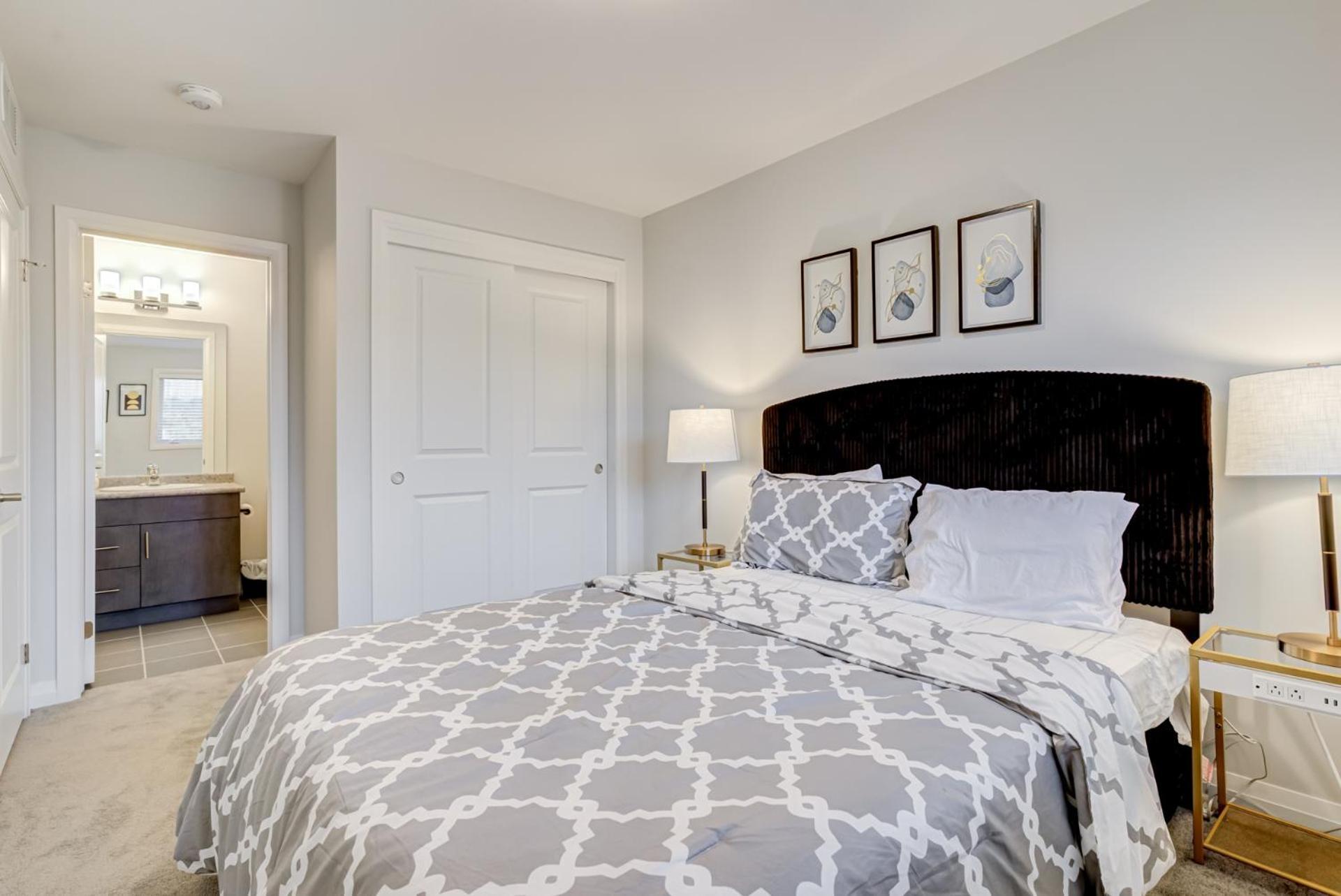 Luxury Living At The Falls - 4 Bed House Niagara Falls